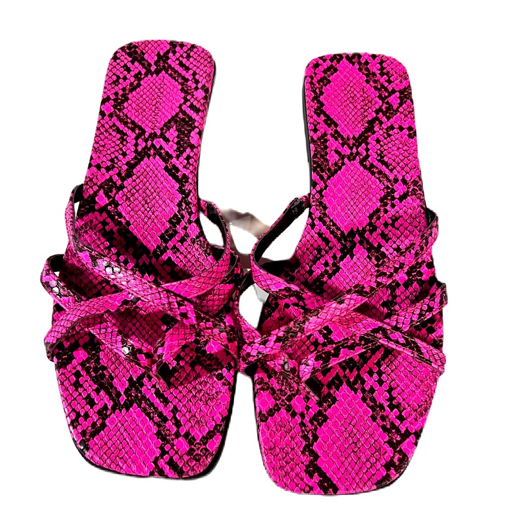 14TH & UNION PINK AND BLACK SERPENT SANDAL SIZE 8 -NWOT